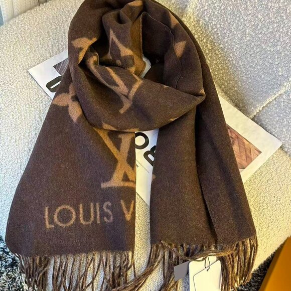 Louis Vuitton Shawl - Picture 5 of 7